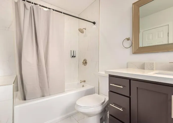 Your Downtown With Amenities Unit B Apartamento *